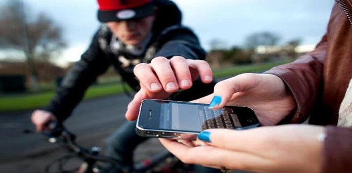 Bloqueio de celular roubado será imediato via aplicativo ou web por pessoa cadastrada